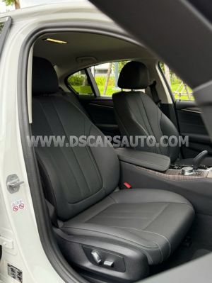 Xe BMW 5 Series 520i 2023