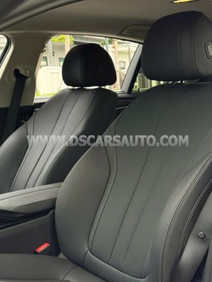 Xe BMW 5 Series 520i 2023