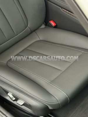 Xe BMW 5 Series 520i 2023