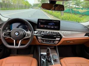 Xe BMW 5 Series 520i Luxury Line 2022