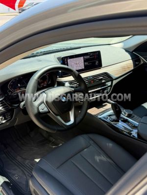 Xe BMW 5 Series 520i 2023