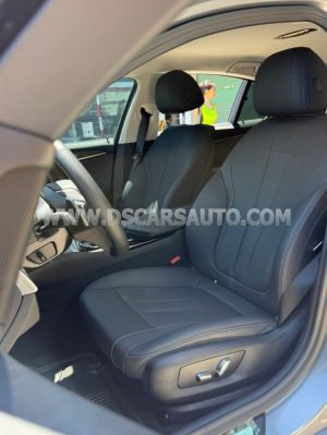 Xe BMW 5 Series 520i 2023