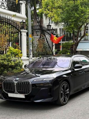 Xe BMW 7 Series 735i M Sport 2023