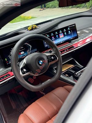 Xe BMW 7 Series 735i Pure Excellence 2023