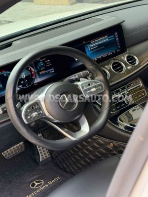 Xe Mercedes Benz E class E300 AMG 2020