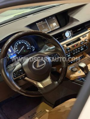 Xe Lexus ES 250 2017